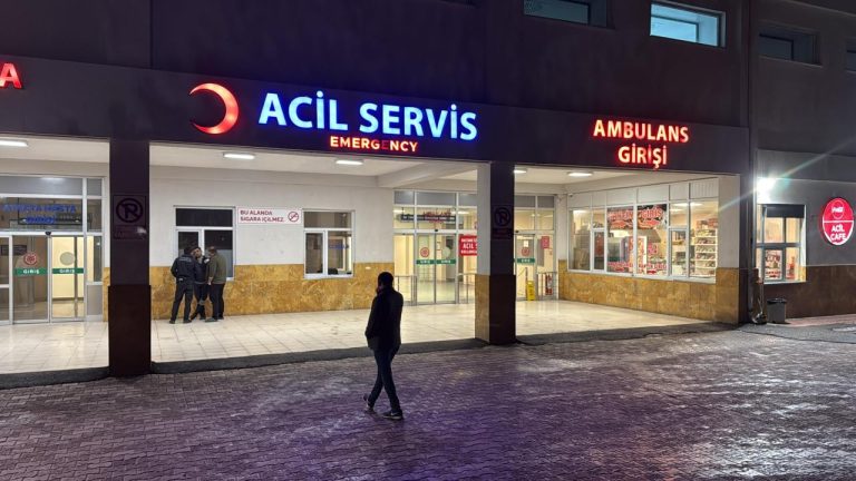Sivas'ta 53 öğrenci gıda zehirlenmesi şüphesiyle hastaneye başvurdu