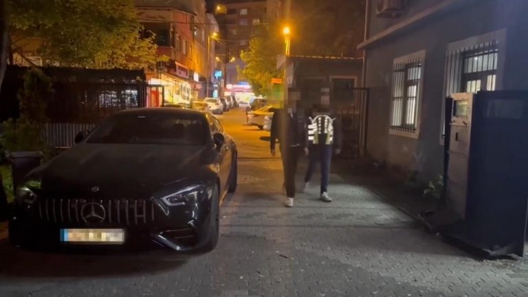 "Valinin yeğeniyim" diyen çakarlı araç sürücüsüne 146 bin lira ceza