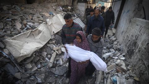 Katil İsrail'in Gazze Şeridi'ne düzenlediği saldırılarda biri çocuk 8 Filistinli hayatını kaybetti