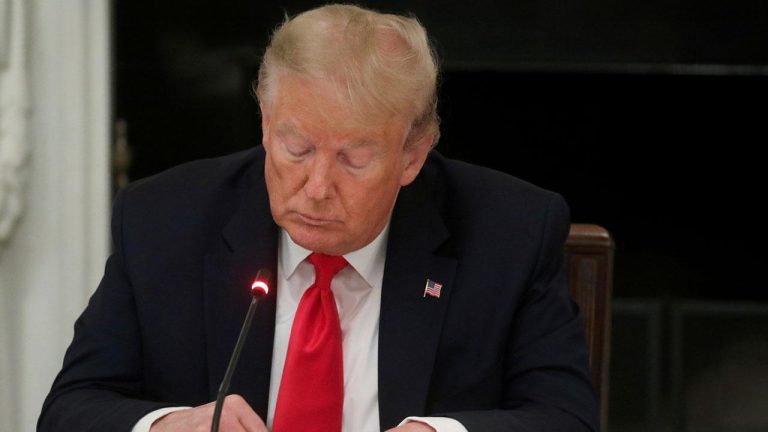 Trump, AB'ye uygulanacak yüzde 50'lik tarifeyi 9 Temmuz 2025'e erteledi