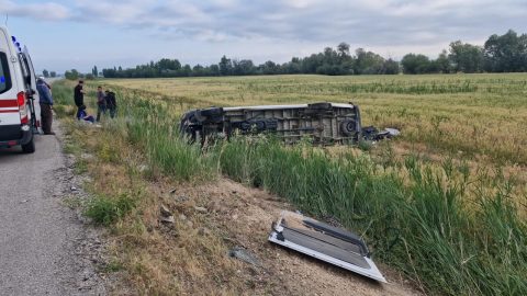Çorum'da minibüs devrildi: 15 yaralı