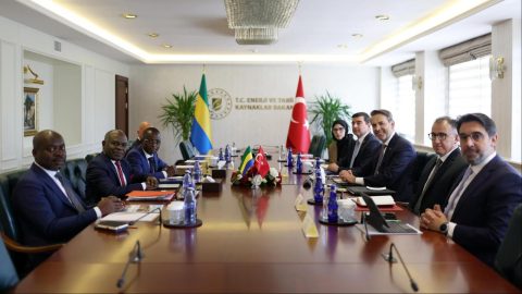 Bakan Bayraktar, Gabonlu bakanlarla görüştü