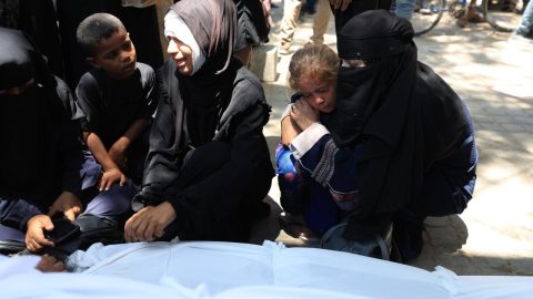 Katliamcı İsrail'in Gazze'ye düzenlediği saldırılarda 12'si çocuk 36 Filistinli hayatını kaybetti