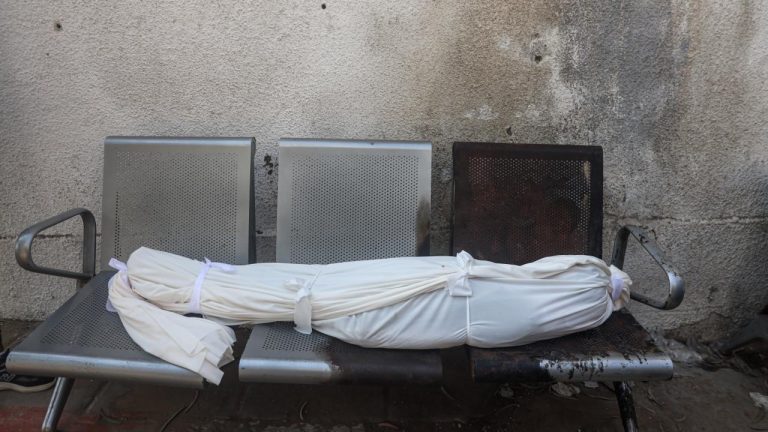 İsrail'in Gazze Şeridi'nin çeşitli bölgelerine düzenlediği saldırılarda 42 Filistinli hayatını kaybetti