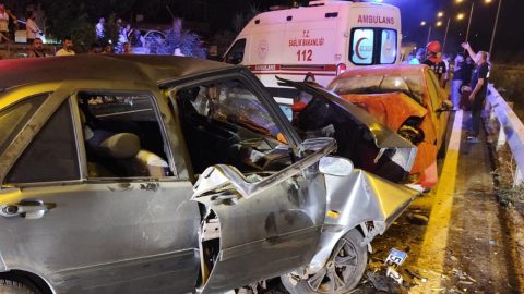 Samsun'da iki araç kafa kafaya çarpıştı: 8 yaralı