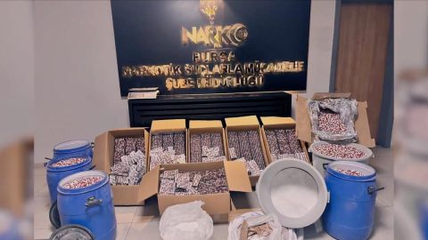 Bursa'da 300 bin adet uyuşturucu hap ele geçirildi