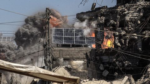 Katil İsrail, Gazze'de son 4 günde UNRWA'ya bağlı 10 binayı vurdu