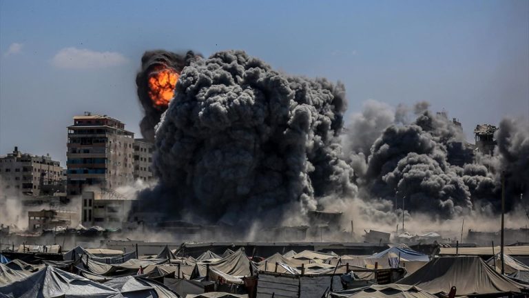 Katil İsrail'in Gazze'ye saldırılarında can kaybı 64 bin 964'e çıktı