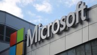 Microsoft, İngiltere'de 30 milyar dolar yatırım yapacak