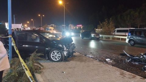 Otomobil yayaya çarpıp karşı şeride geçti: 2 ölü