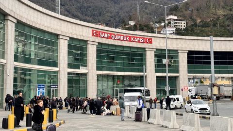Sarp Sınır Kapısı’ndan 9 ayda 4 milyona yakın yolcu geçti