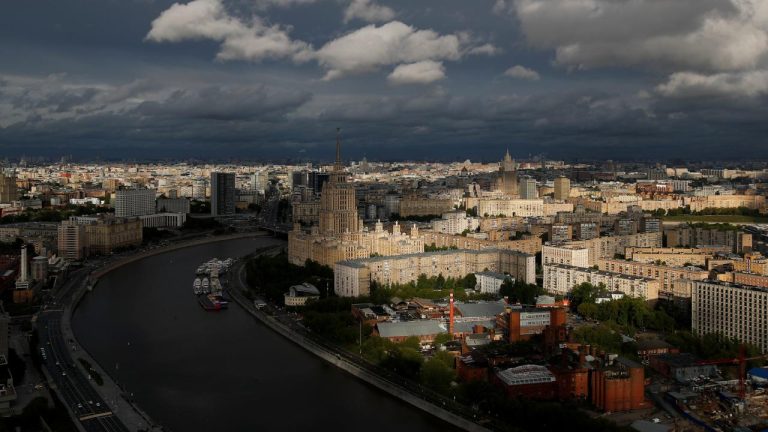 Rusya'ya yurt dışından giren sim kartların internet erişimi engellenecek