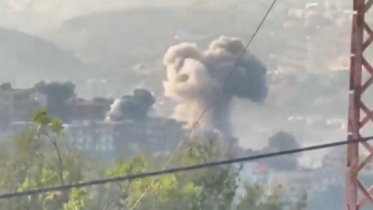 İşgalci İsrail ordusu, Lübnan'ın güneyindeki 4 beldeye hava saldırısı düzenledi