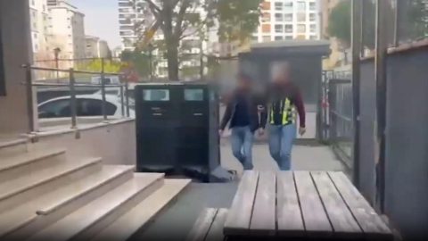 Trafikte kadın sürücüye saldıran şüpheli gözaltına alındı