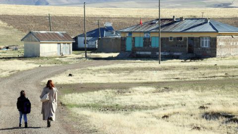 Kırsalın Kalbinde Öğretmen ve Öğrenci: Ağrı’da Umut Dolu Bir Hikaye
