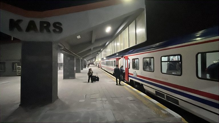Turistik Doğu Ekspresi Kars’tan ilk seferine başladı
