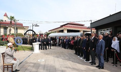 Çanakkale Zaferi’nin 111. yılında anma töreni düzenlendi Çanakkale Zaferi’nin 111. yılında anma töreni düzenlendi
