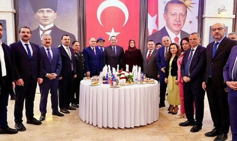 Manisa Protokolü Bayramlaşma Töreninde Bir Araya Geldi Manisa Protokolü Bayramlaşma Töreninde Bir Araya Geldi