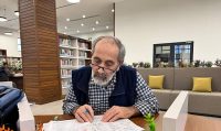 Tuğran Amca’nın okuma aşkı yıllara meydan okuyor Tuğran Amca’nın okuma aşkı yıllara meydan okuyor
