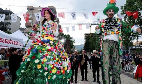 Bayraklı’da Hıdırellez Coşkusu Yaşandı Bayraklı’da Hıdırellez Coşkusu Yaşandı