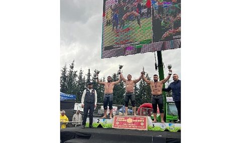 Kemer Belediye güreşçileri kürsüye çıktı Kemer Belediye güreşçileri kürsüye çıktı