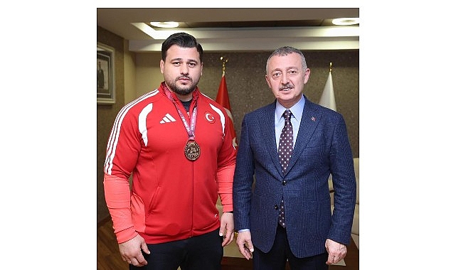 Başkan Büyükakın, güreşten iki önemli ismi ağırladı Başkan Büyükakın, güreşten iki önemli ismi ağırladı