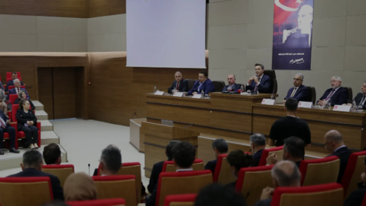 Enerji ve Tabii Kaynaklar Bakanı Bayraktar Çorumda Vizyonunu Açıkladı Enerji ve Tabii Kaynaklar Bakanı Bayraktar Çorumda Vizyonunu Açıkladı