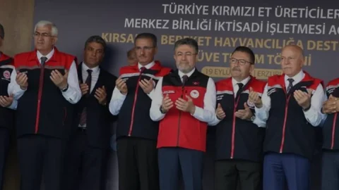 Bakan Yumaklı Duyurdu Yetiştiriciden Aşı ve Kimliklendirme Ücreti Alınmayacak